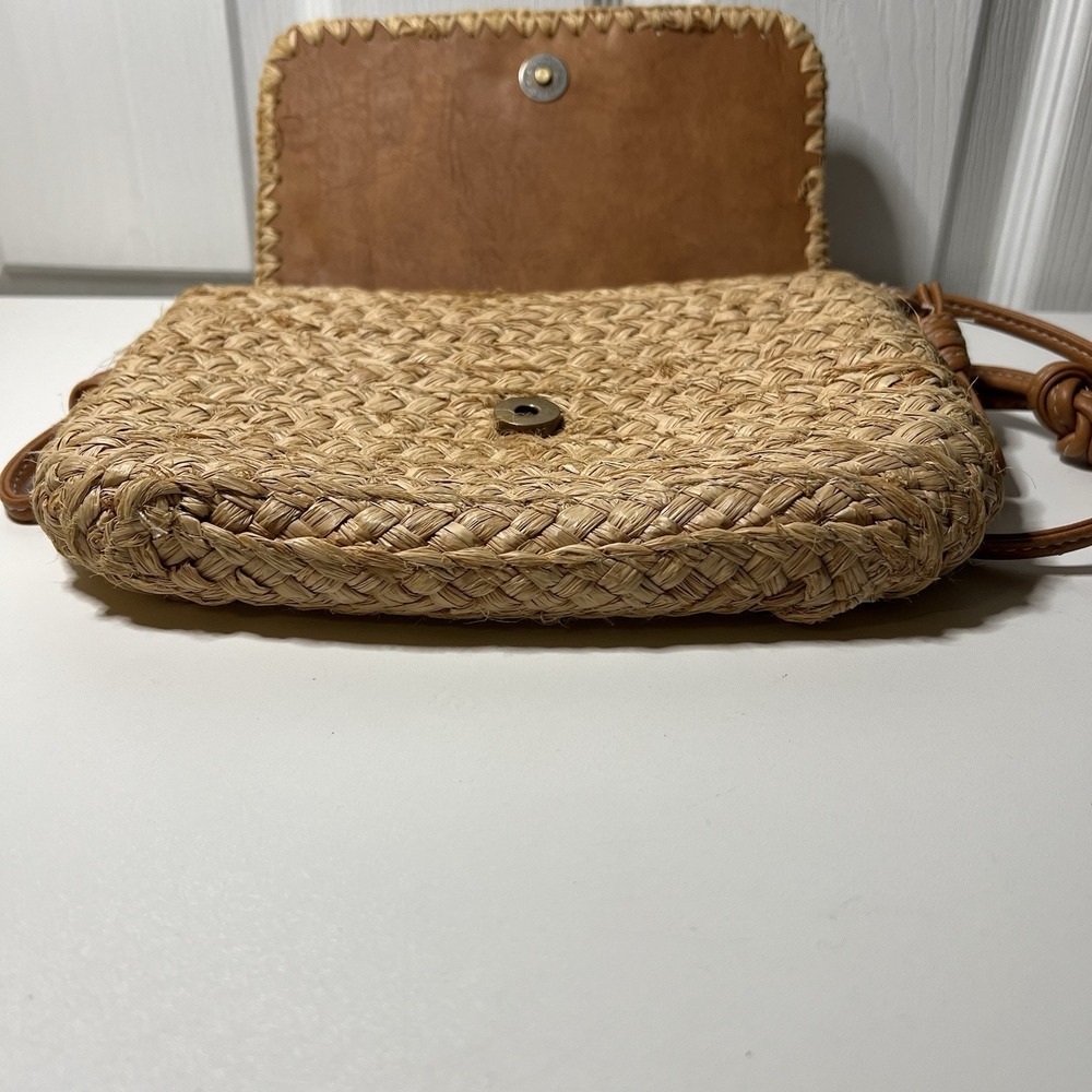 Universal Thread Straw Purse - Picture 7 of 12